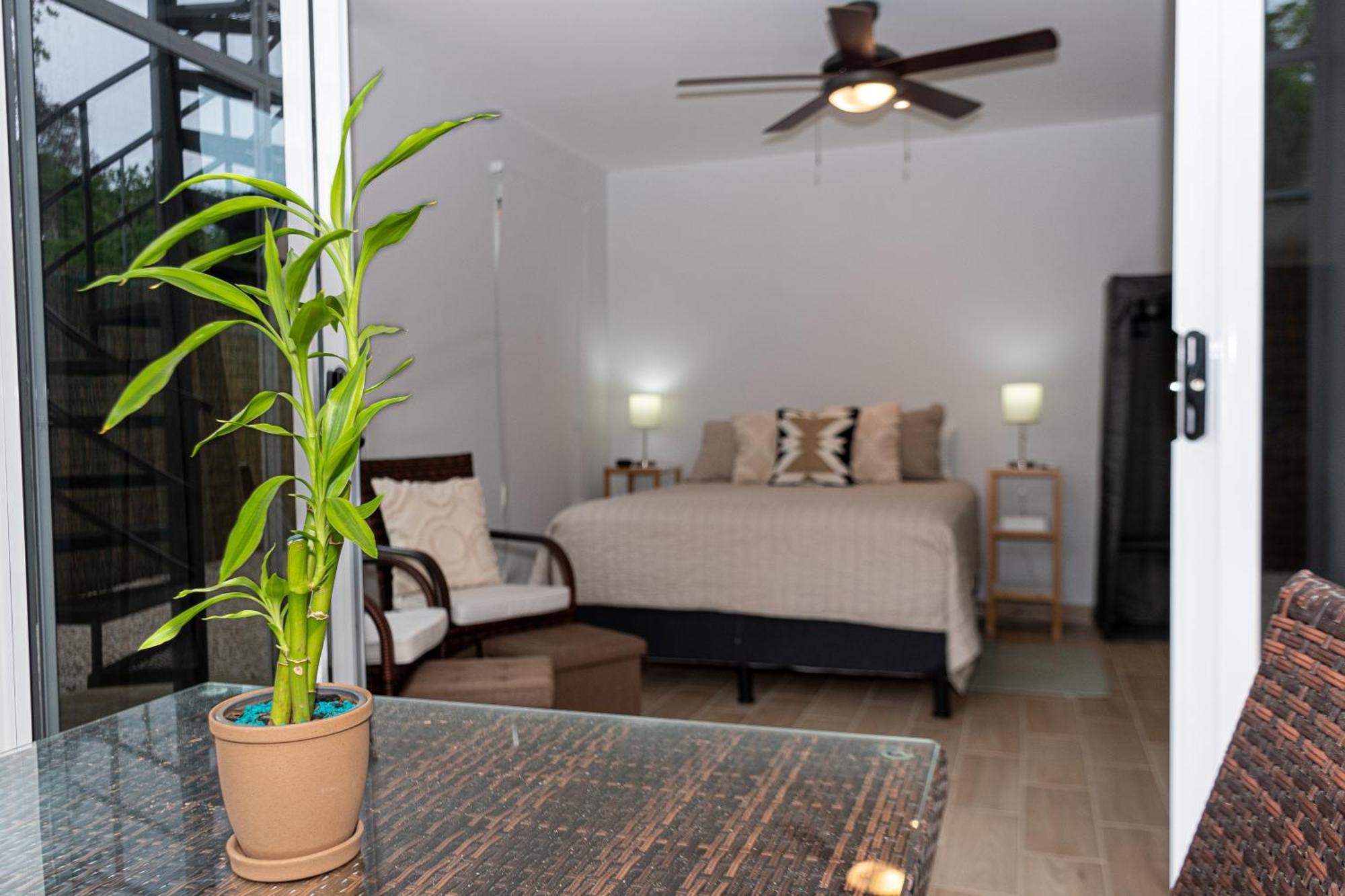 Romantic Getaway 1st Floor Apartment