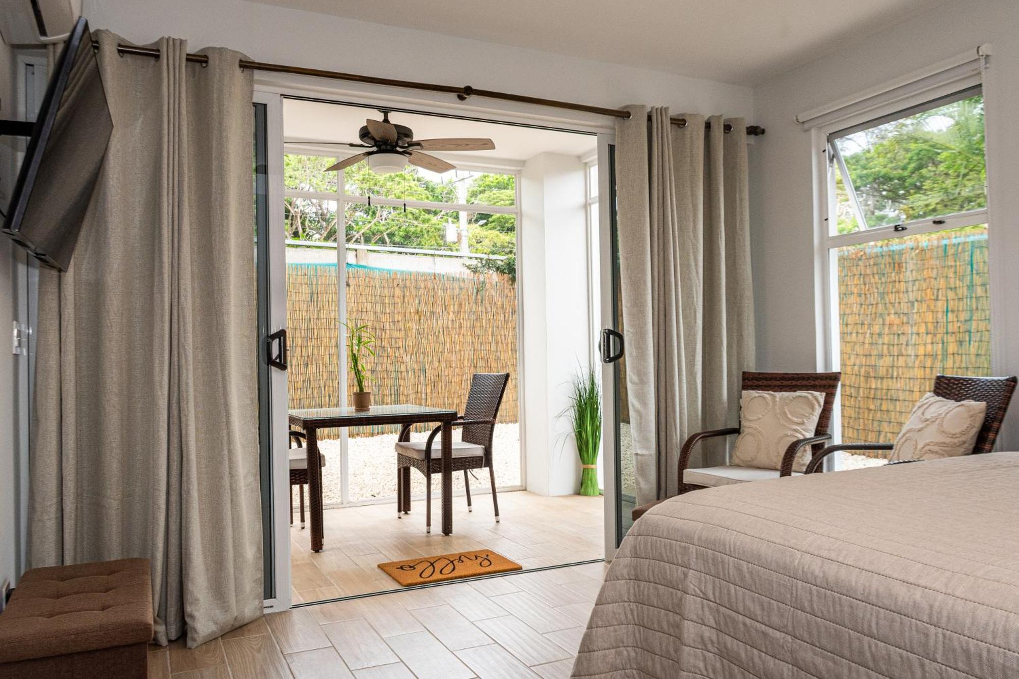 Romantic Getaway 1st Floor Apartment *